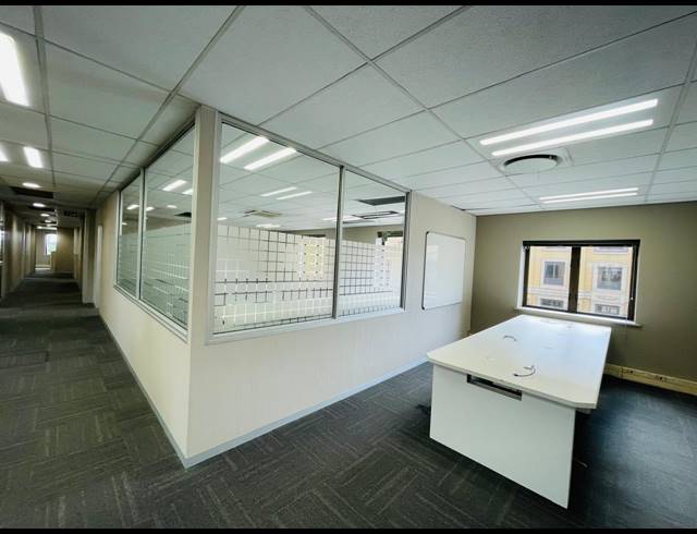 950M² OFFICE TO LET IN MAGALIESSIG